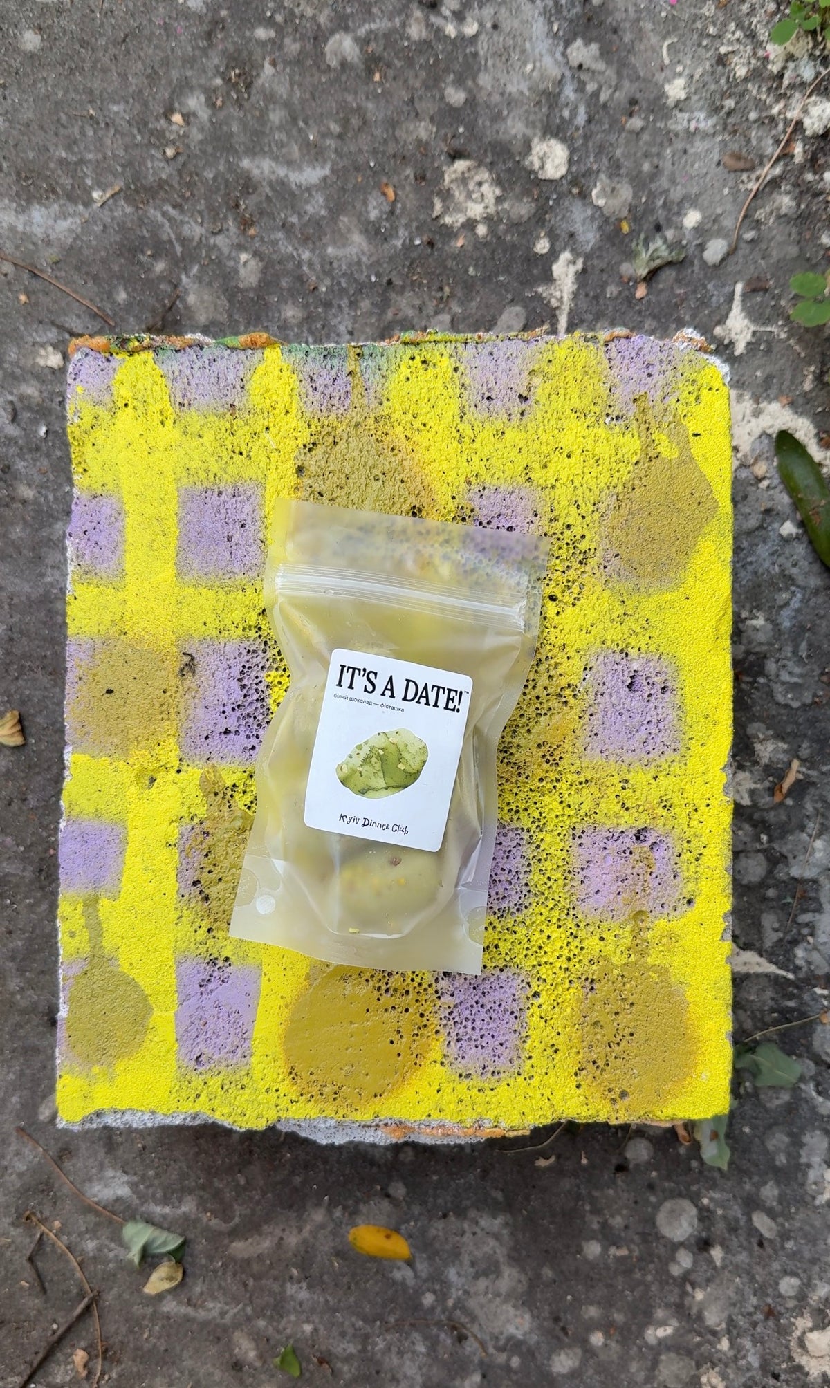 White Chocolate & Pistachio Dates